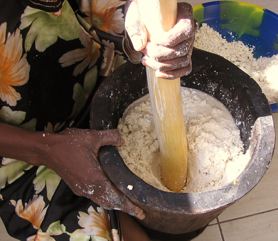 File:Cassava flour - making dough in mortar.jpg - Wikimedia Commons