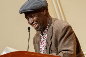 Ngugi wa Thiong’o: Afscheid van de Afrikaanse reus die de moedertaalliteratuur het recht gaf om te spreken